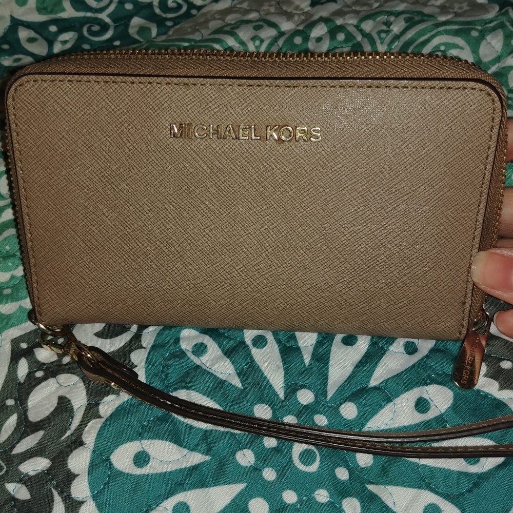 Michael Kors wristlet